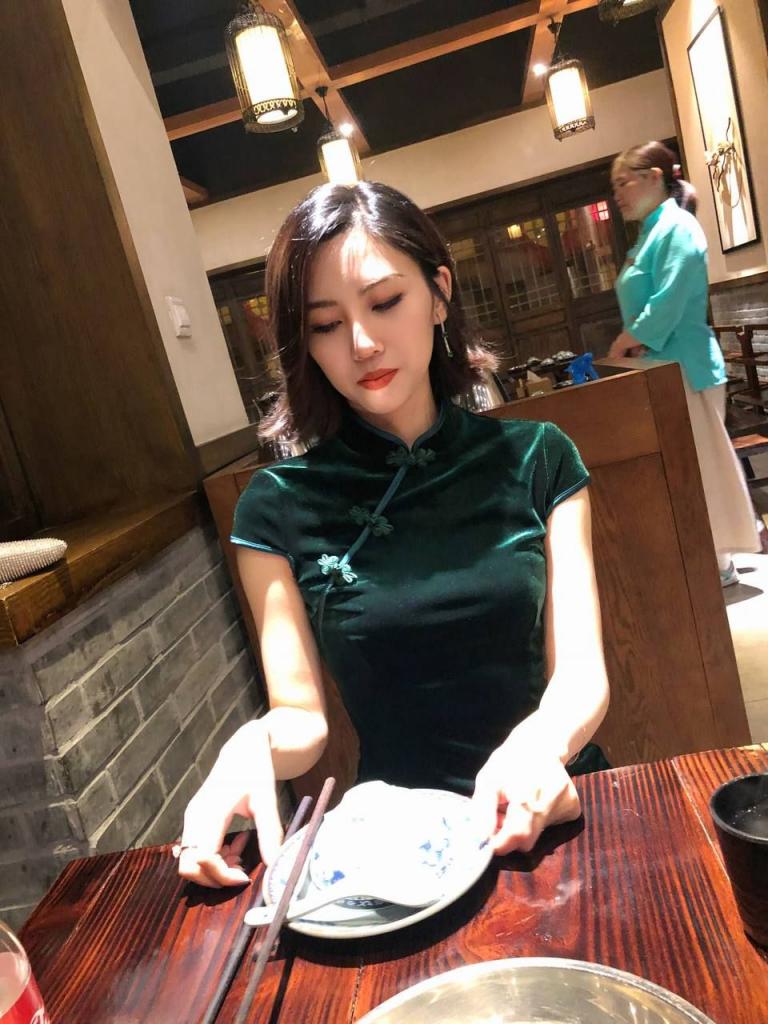 美艳尤物顶级国产骚婊女神[50P]